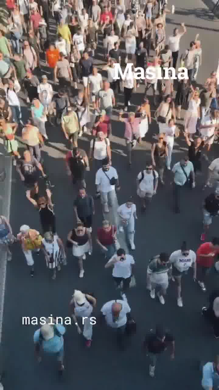 The protest column crossed Gazela and arrived at New Belgrade.