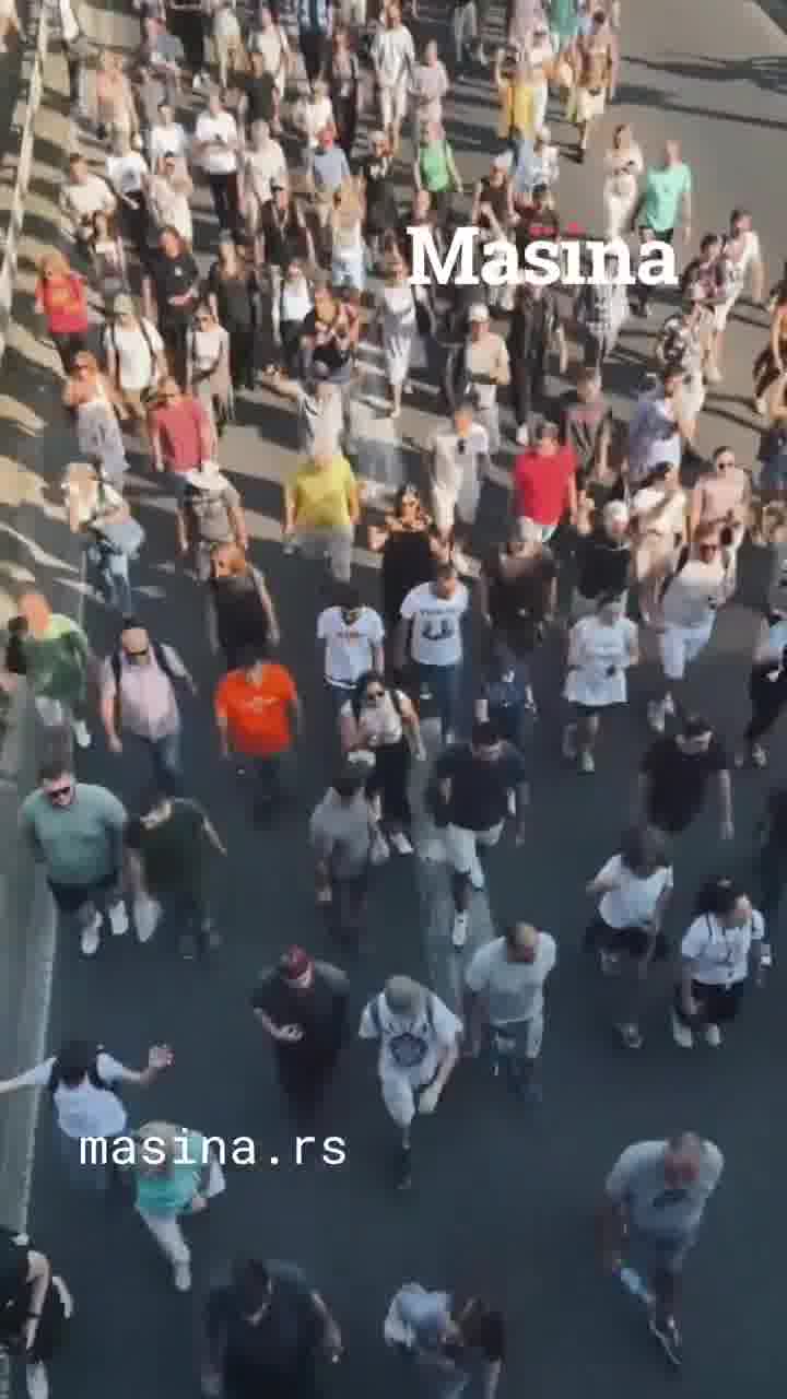 The protest column crossed Gazela and arrived at New Belgrade.