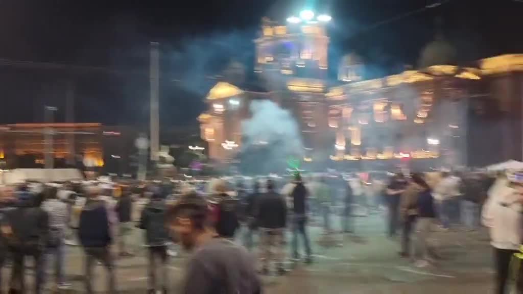 Tensions right in front of the Skupstine