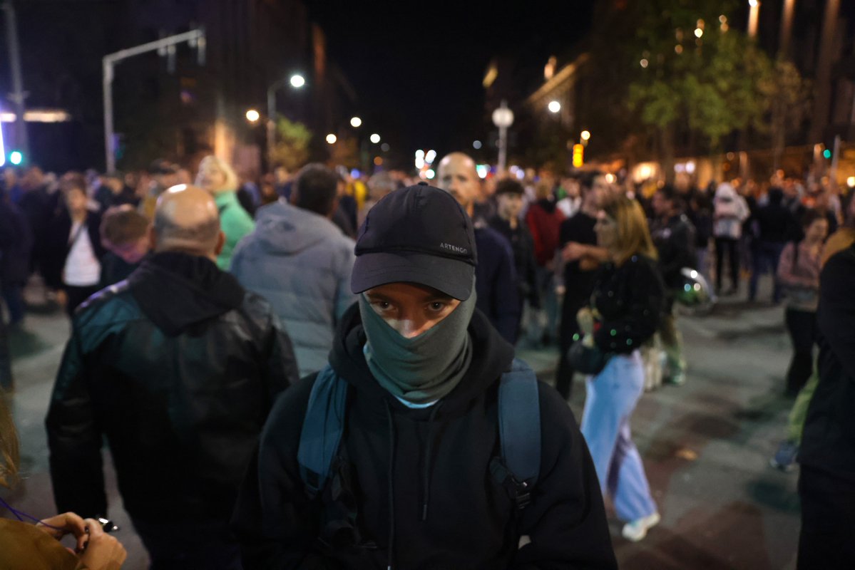 In downtown Belgrade, police separate government supporters from protesters gathered in support of Dijana Hrka, the mother who lost her son in the collapse of a train station canopy in Novi Sad.