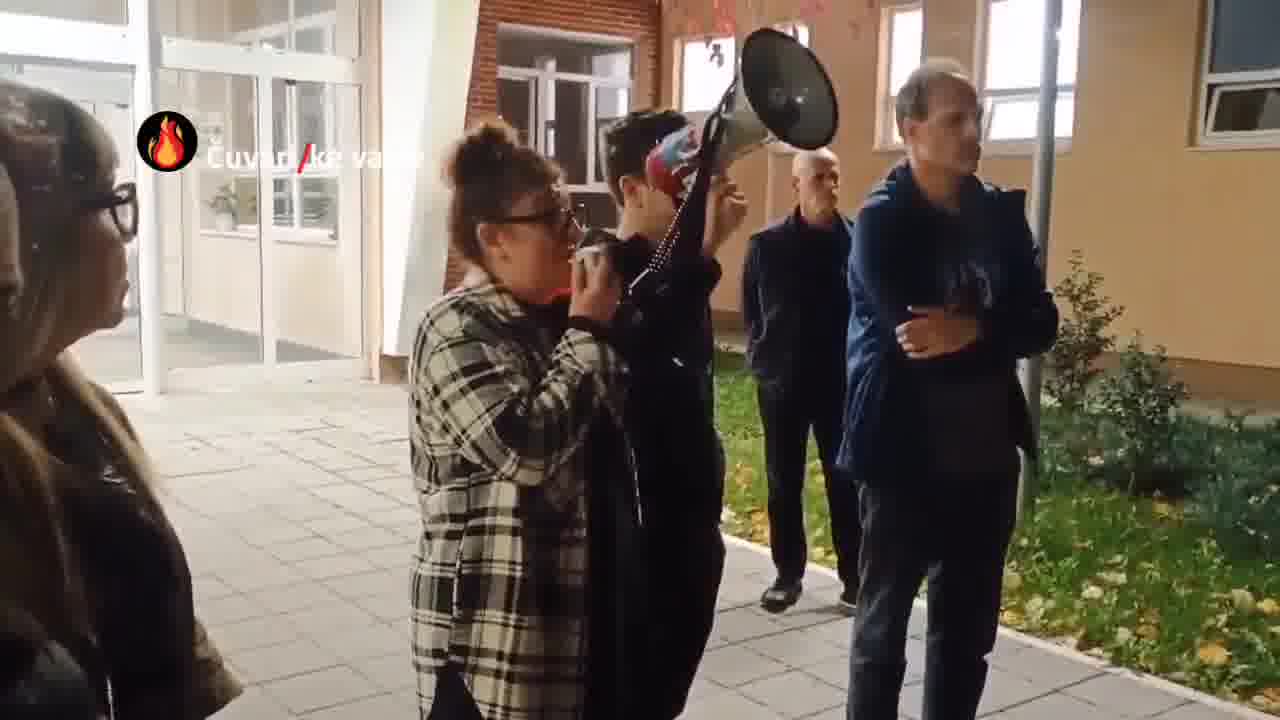 Protest in front of the Ninth Belgrade Gymnasium due to the convening of a session of the temporary School Board without prior notice to employees, the Parents' Council, unions, or the Student Parliament. The session was held secretly today at 2:30 p.m., instead of 6:30 p.m. as announced.