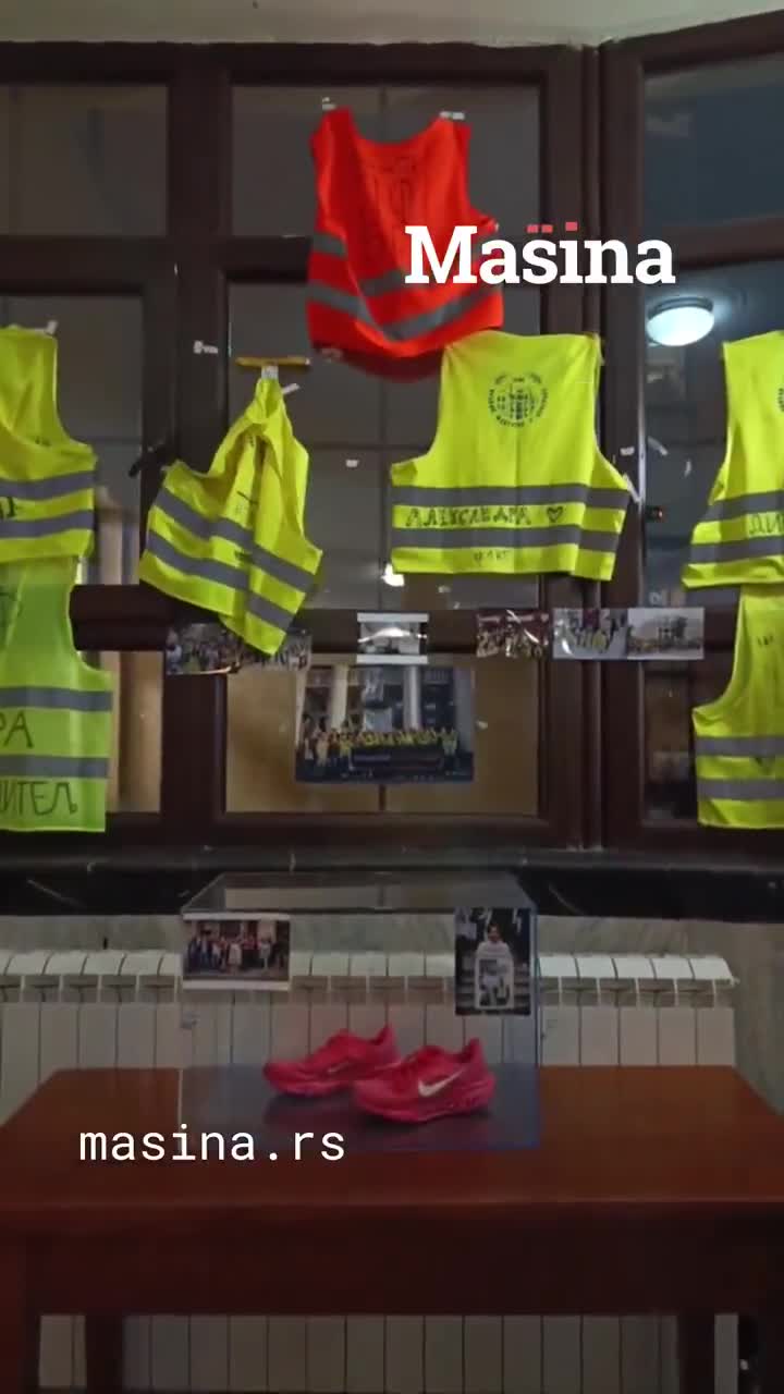 A protest called by students of the Faculty of Law in Belgrade, 365 Days of Seeking Justice, will soon begin. The protest was announced as a retrospective of everything that students of that faculty have been through over the past year. There is also an exhibition inside the faculty