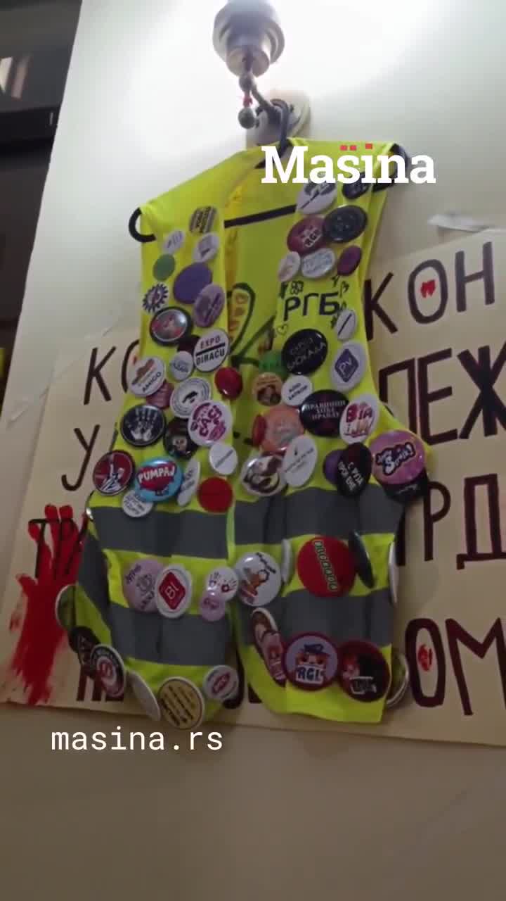 A protest called by students of the Faculty of Law in Belgrade, 365 Days of Seeking Justice, will soon begin. The protest was announced as a retrospective of everything that students of that faculty have been through over the past year. There is also an exhibition inside the faculty