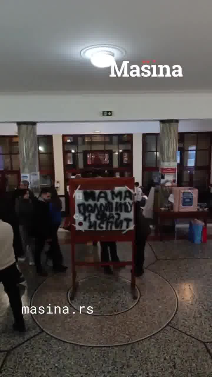 A protest called by students of the Faculty of Law in Belgrade, 365 Days of Seeking Justice, will soon begin. The protest was announced as a retrospective of everything that students of that faculty have been through over the past year. There is also an exhibition inside the faculty