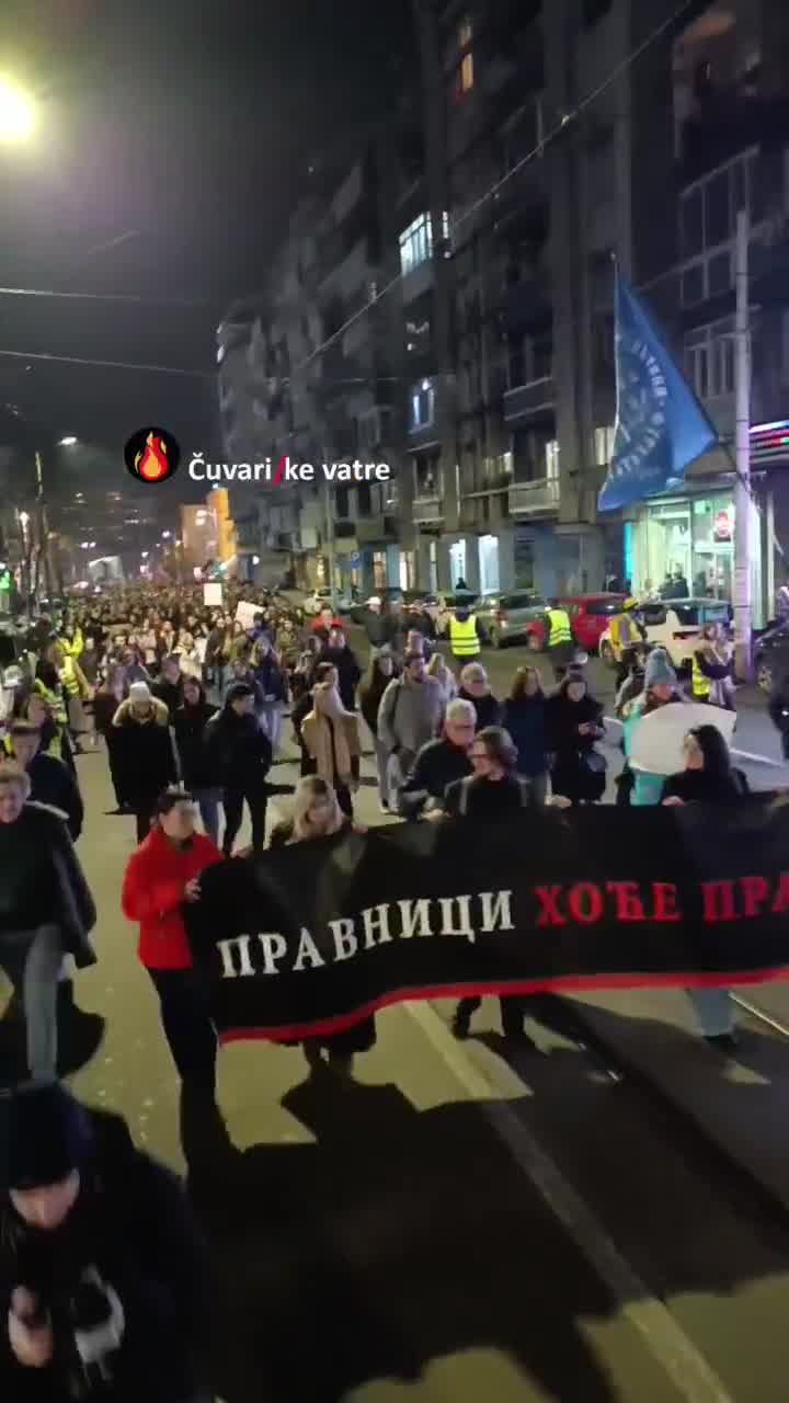 Students of the Faculty of Law in Belgrade mark the anniversary of the beginning of the blockade with a protest and a walk. They first go to the Supreme Public Prosecutor's Office. Then to the Government of Serbia building, then the Presidency, then the National Theater, then the Rectorate building. They end the walk in front of the RTS building