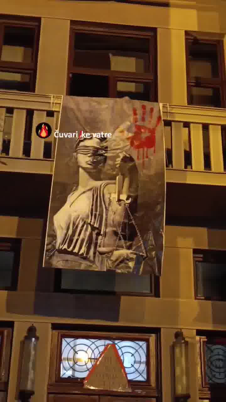 Students of the Faculty of Law in Belgrade mark the anniversary of the beginning of the blockade with a protest and a walk. They first go to the Supreme Public Prosecutor's Office. Then to the Government of Serbia building, then the Presidency, then the National Theater, then the Rectorate building. They end the walk in front of the RTS building