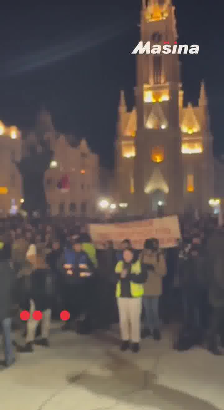 The What Does Victory Mean protest has just begun in Novi Sad. Journalists are reporting that the police are at the City Hall.