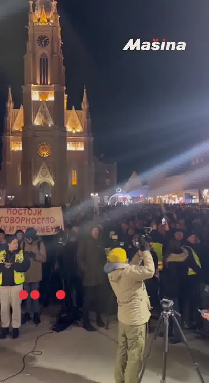 The What Does Victory Mean protest has just begun in Novi Sad. Journalists are reporting that the police are at the City Hall.