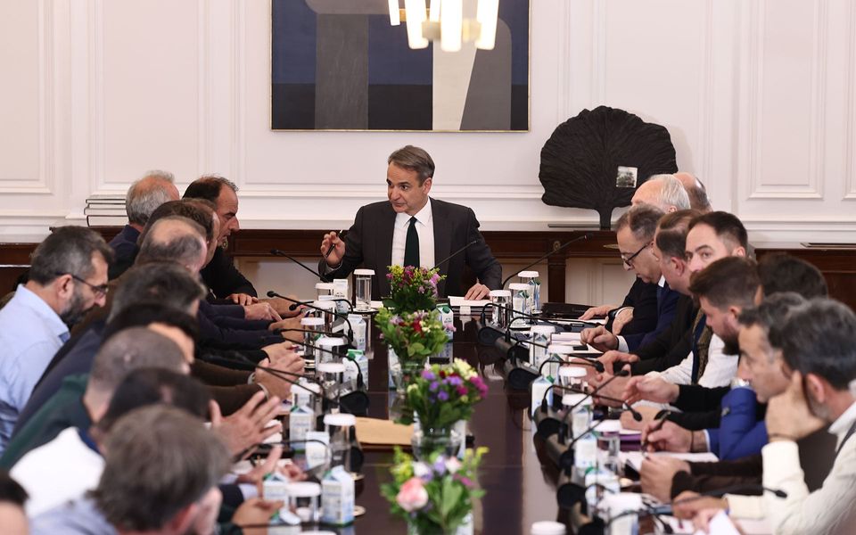 Greek PM strikes conciliatory tone at protesting farmers’ meeting