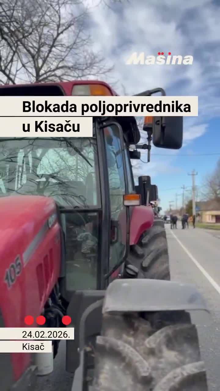Farmers block roads in Kisač. Farmers are blocking roads in over 20 places in Vojvodina today