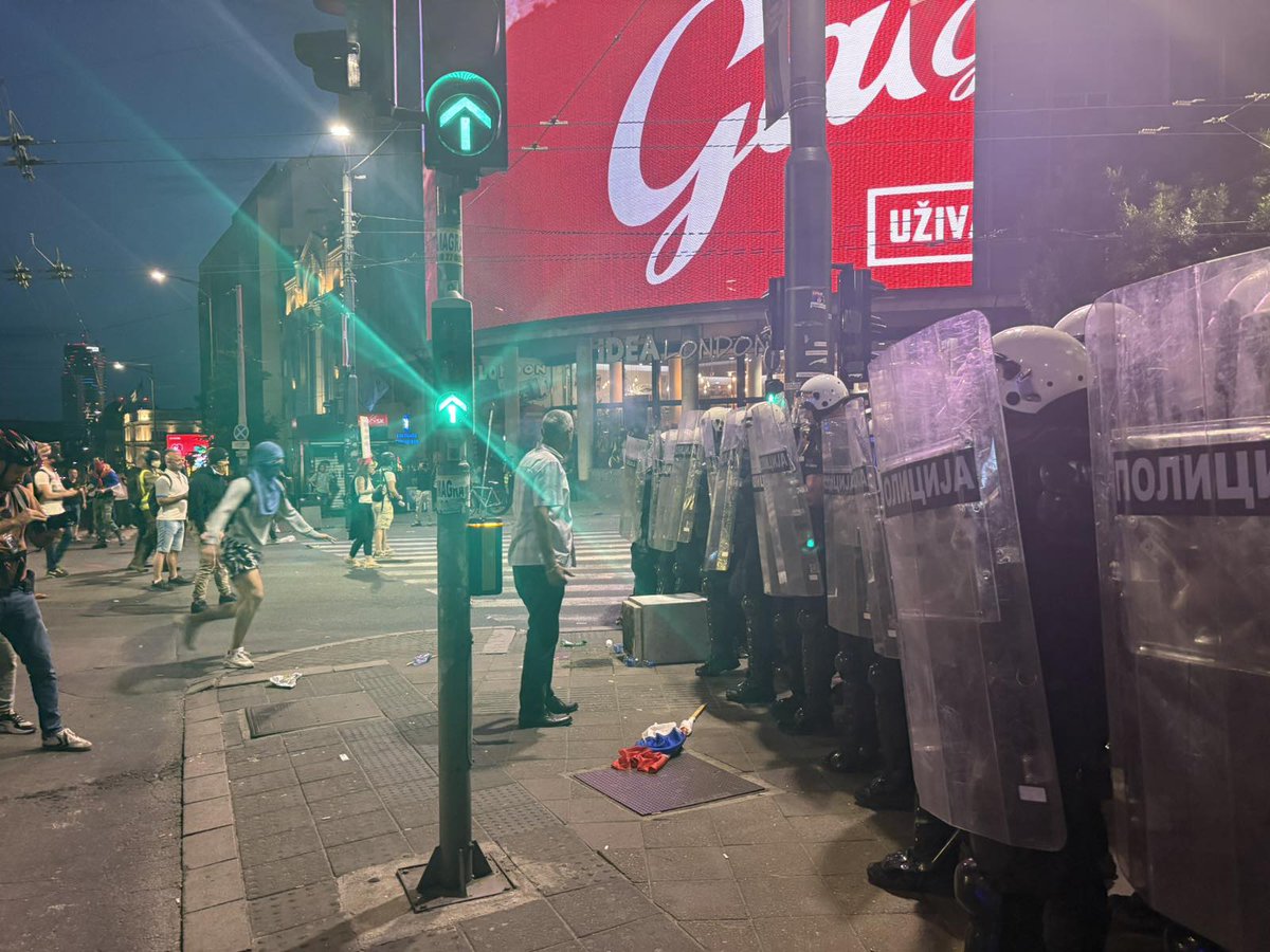 Riots after rally at Slavija, police suppress citizens
