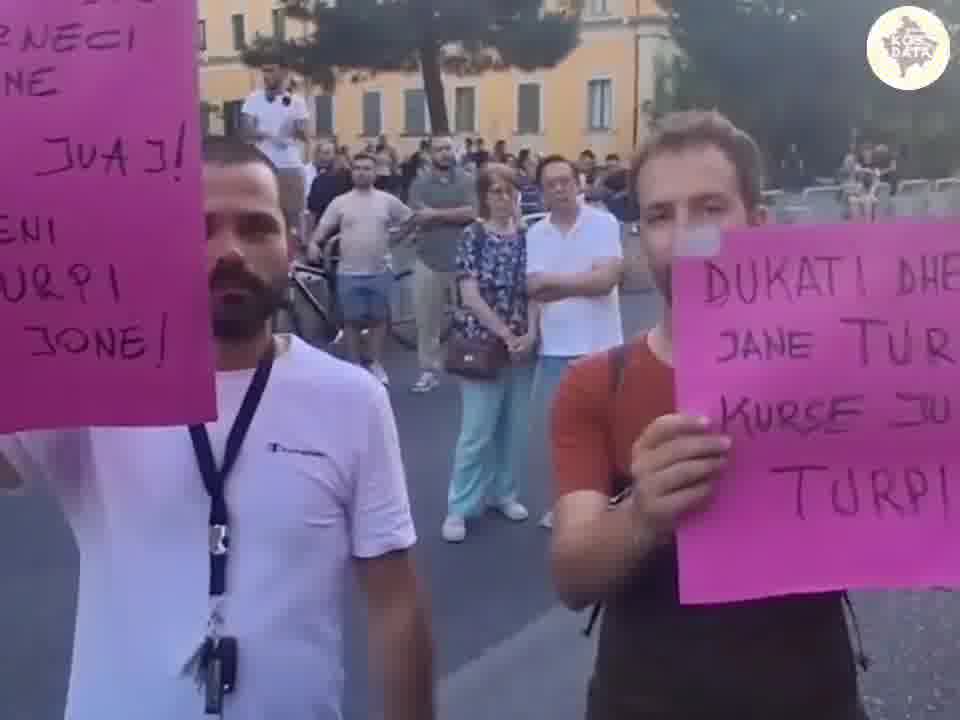 Thousands of people took part in the 2nd day of protests in Tirana against the Zvernec investment, linked to Jared Kushner and Qatari investors. Protesters chanted, Albania is only for Albanians and Death to the traitors. Conservative groups also joined the protest; They protested against the new protocol which allows free hormone therapy for transgender people