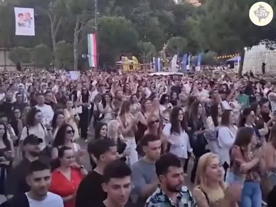 Thousands of people took part in the 2nd day of protests in Tirana against the Zvernec investment, linked to Jared Kushner and Qatari investors. Protesters chanted, Albania is only for Albanians and Death to the traitors. Conservative groups also joined the protest; They protested against the new protocol which allows free hormone therapy for transgender people