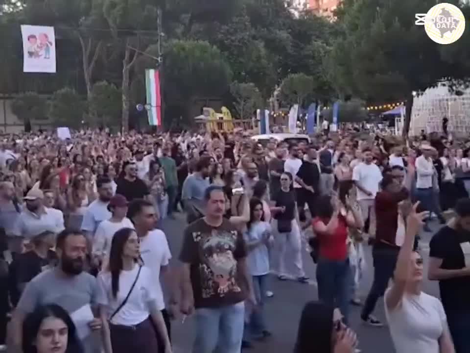 Thousands of people took part in the 2nd day of protests in Tirana against the Zvernec investment, linked to Jared Kushner and Qatari investors. Protesters chanted, Albania is only for Albanians and Death to the traitors. Conservative groups also joined the protest; They protested against the new protocol which allows free hormone therapy for transgender people