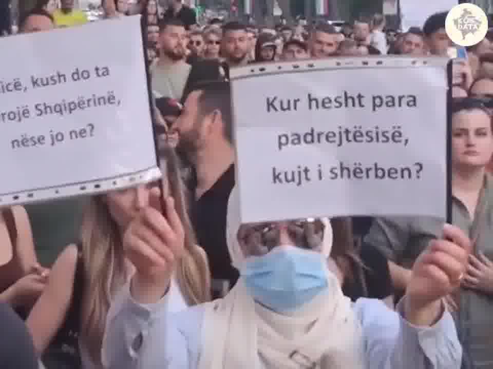 Thousands of people took part in the 2nd day of protests in Tirana against the Zvernec investment, linked to Jared Kushner and Qatari investors. Protesters chanted, Albania is only for Albanians and Death to the traitors. Conservative groups also joined the protest; They protested against the new protocol which allows free hormone therapy for transgender people
