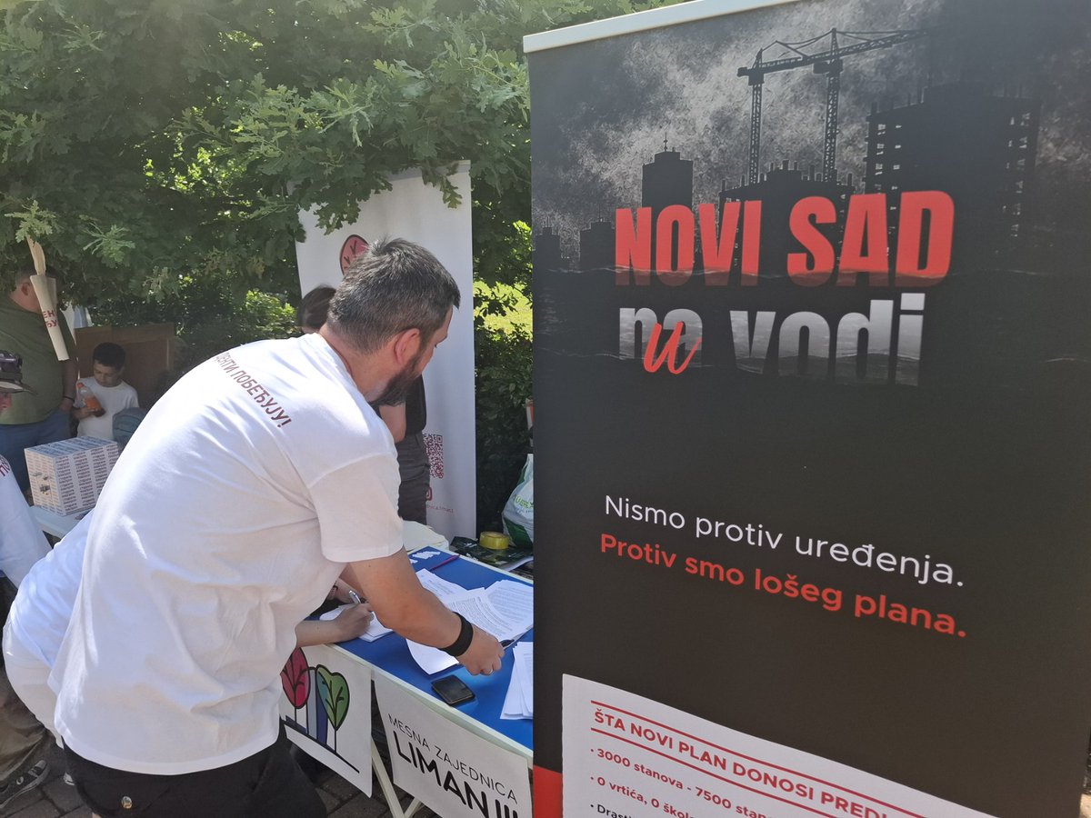 Citizens in Limanski Park in Novi Sad have the opportunity to sign objections to the project Novi Sad on the Water. The signing campaign will last until 4:30 p.m. and is being carried out as part of the student protest taking place in Novi Sad today