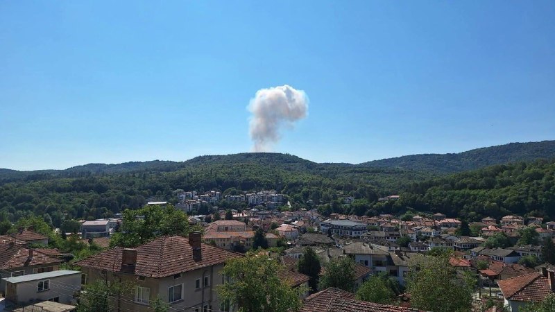 In Bulgaria, near the city of Tryavna, an explosion rocked an ammunition depot belonging to the EMCO arms company.