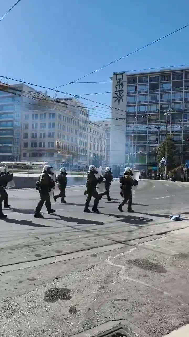 Police investigating an explosion outside an apartment building in the downtown Athens district of Kolonos on Wednesday afternoon have identified a resident with a criminal record as a person of interest