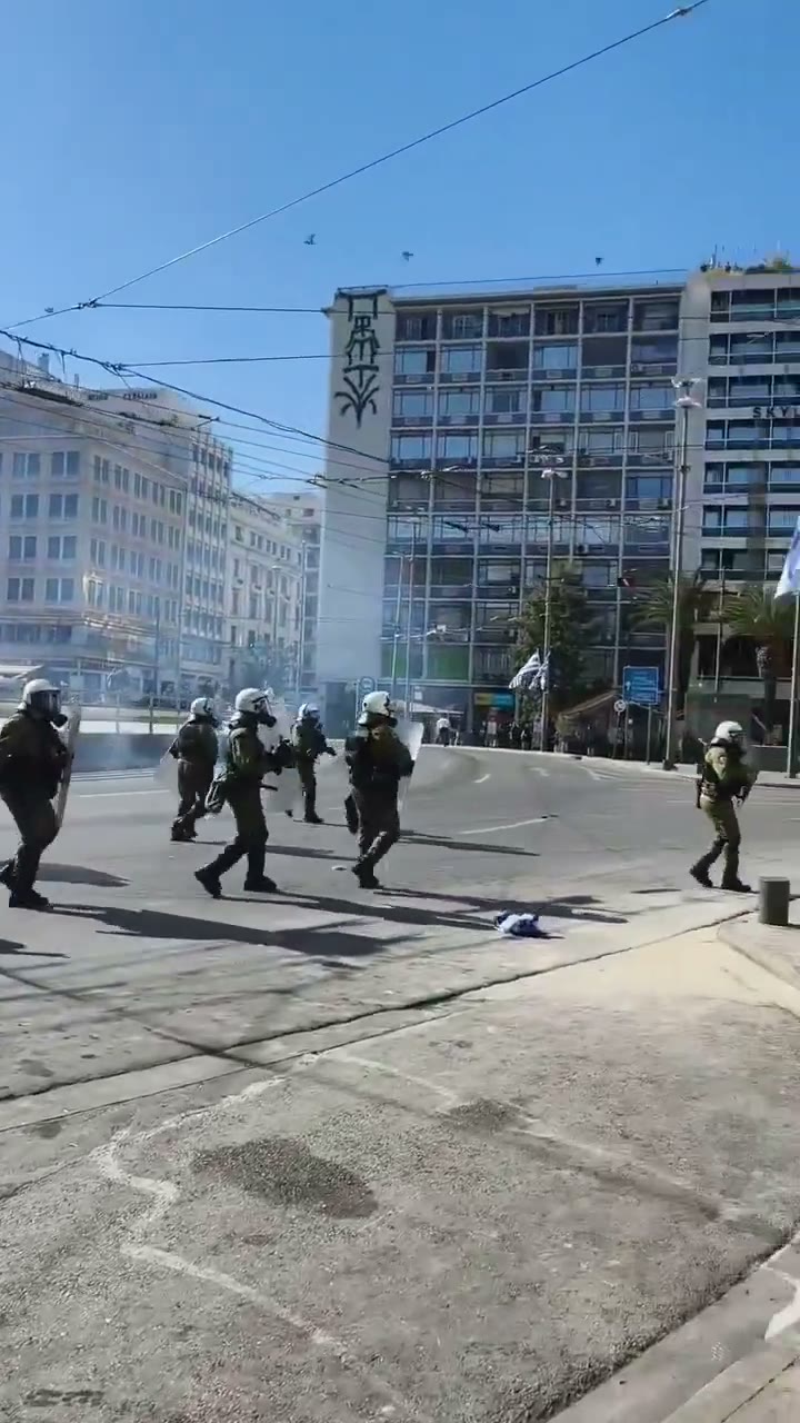 Police investigating an explosion outside an apartment building in the downtown Athens district of Kolonos on Wednesday afternoon have identified a resident with a criminal record as a person of interest